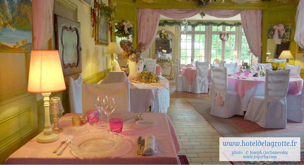 Hotel De La Grotte Монтиняк Екстериор снимка