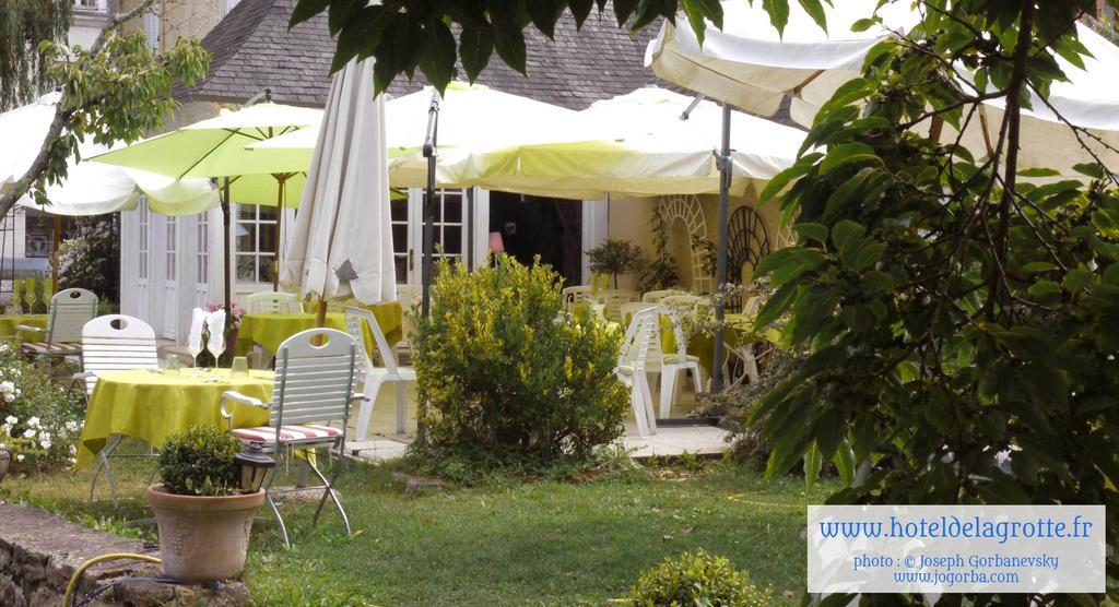 Hotel De La Grotte Монтиняк Екстериор снимка