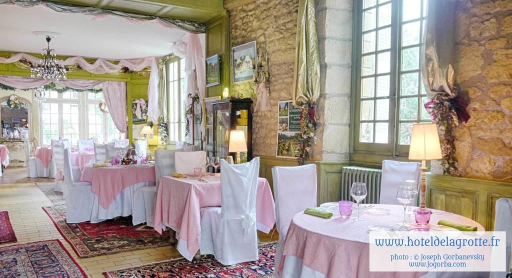 Hotel De La Grotte Монтиняк Екстериор снимка