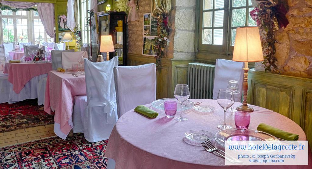 Hotel De La Grotte Монтиняк Екстериор снимка