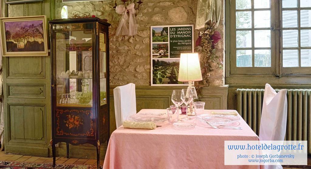 Hotel De La Grotte Монтиняк Екстериор снимка