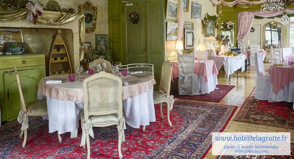 Hotel De La Grotte Монтиняк Екстериор снимка